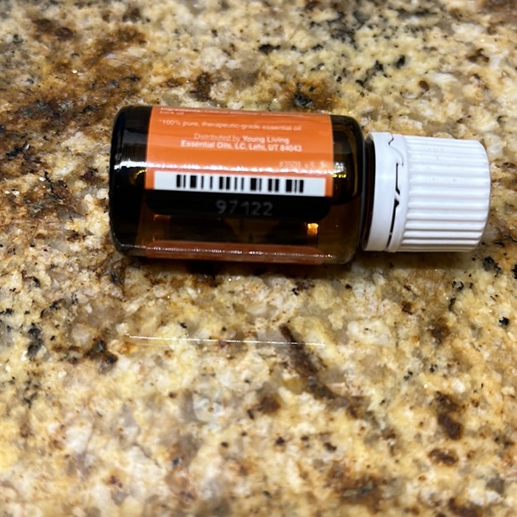Young Living Cedarwood Essential Oil 15ml - Picture 2 of 4